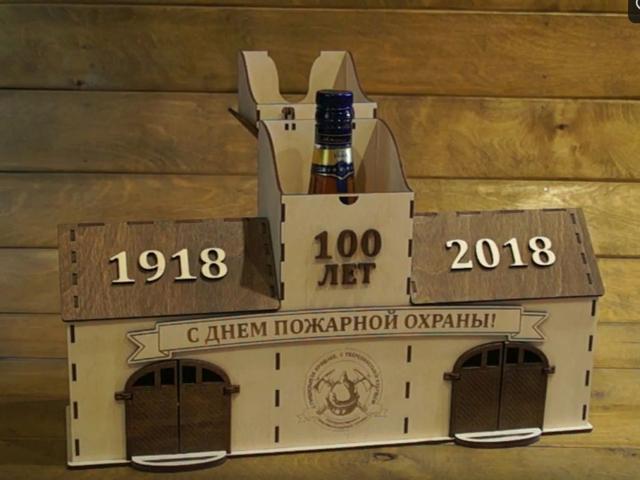 Макет Винный стеллаж в виде пожарной станции для лазерной резки со стеклянным держателем макет для станка — изображение 2