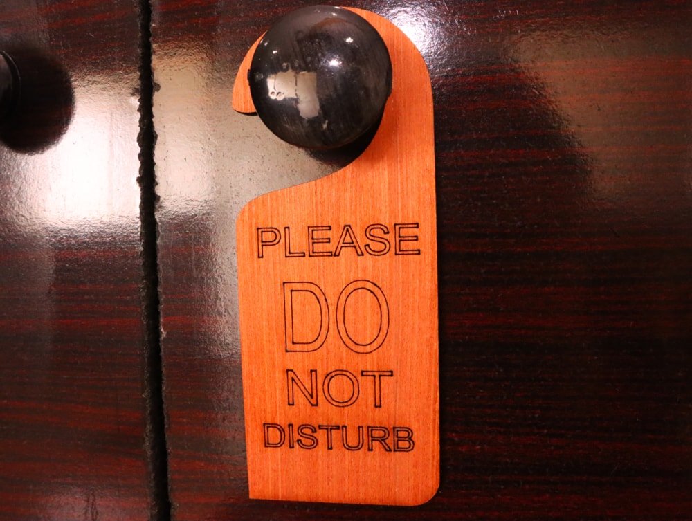 Макет Дверной подвес Do not disturb для лазерной резки файл dxf вариант 1