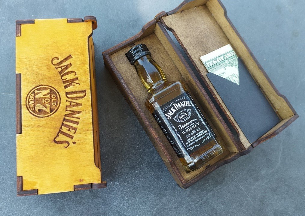 Макет Деревянная подарочная коробка в стиле Jack Daniels для лазерной резки