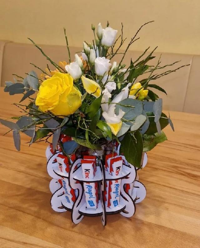 Макет Державка для конфет Kinder для лазерной резки