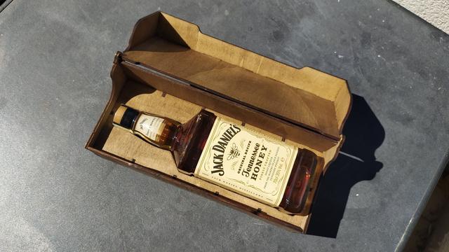 Макет Держатели для бутылки виски Jack Daniels макет для лазерной резки — изображение 2