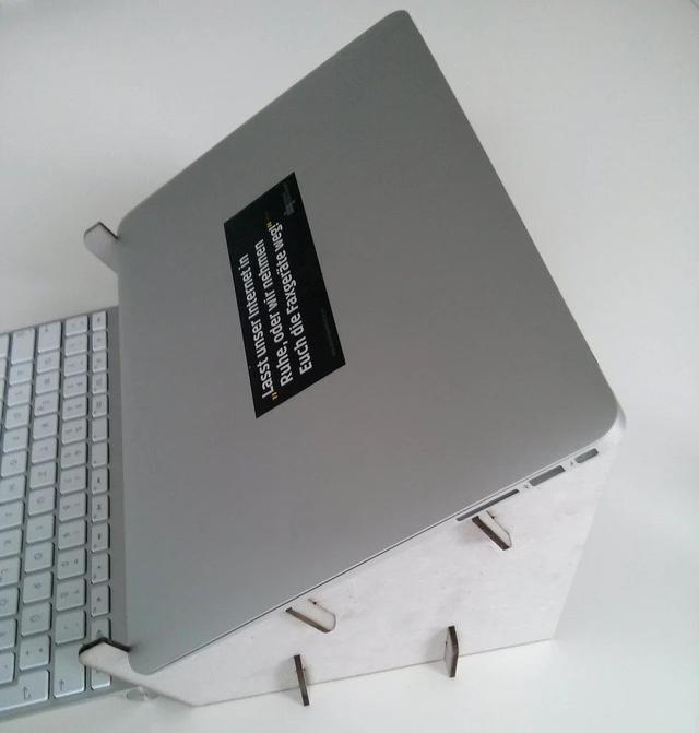 Макет Макбук-эйр подставка для ноутбука из картона макет для лазерной резки SVG-файл