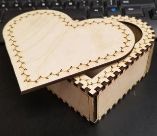Интересный макет Макет в формате dxf для лазерной резки шкатулка в форме сердца