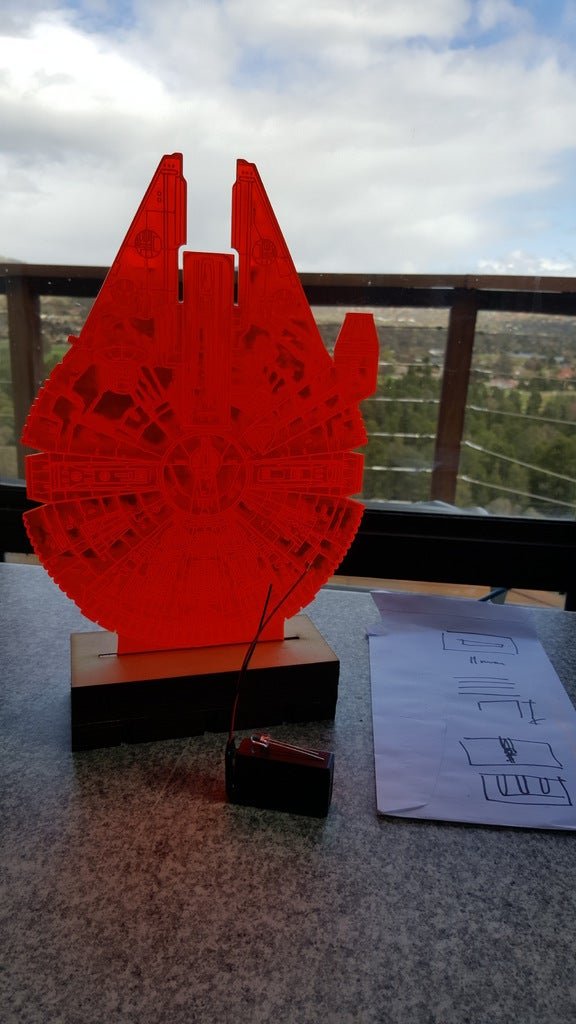 Макет Макет для лазерной резки Тысячелетний сокол и подставка 3D-оптическая иллюзия файл DXF