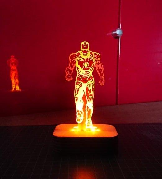 Макет Макет для лазерной резки акрисовой фигуры Железного человека с 3D LED подсветкой для ночного светильника файл SVG — изображение 3