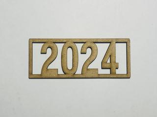 Интересный макет Макет для лазерной резки вывески с надписью 2024 для выпускного дерево