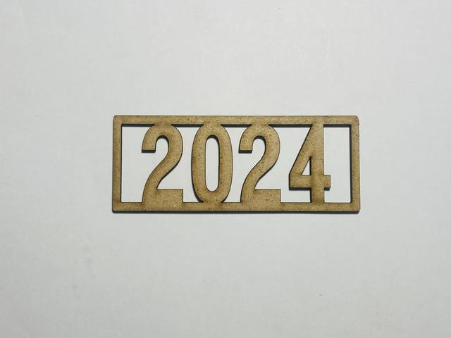 Макет Макет для лазерной резки вывески с надписью 2024 для выпускного дерево — изображение 2