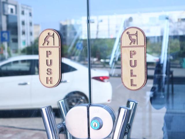 Макет Макет для лазерной резки вывески Push-Pull — изображение 10