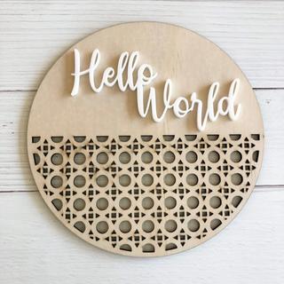 Интересный макет Макет для лазерной резки из ратанга с надписью Hello world