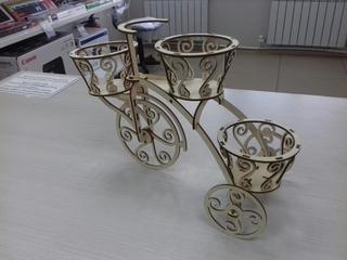 Интересный макет Макет для лазерной резки подставки под цветы в виде трицикла формат dxf