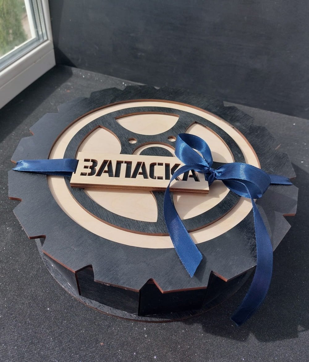 Макет Макет подарочной коробки в форме шины для лазерной резки