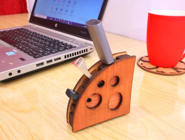 Макет Макет подставки для USB-флешки 4 мм для лазерной резки