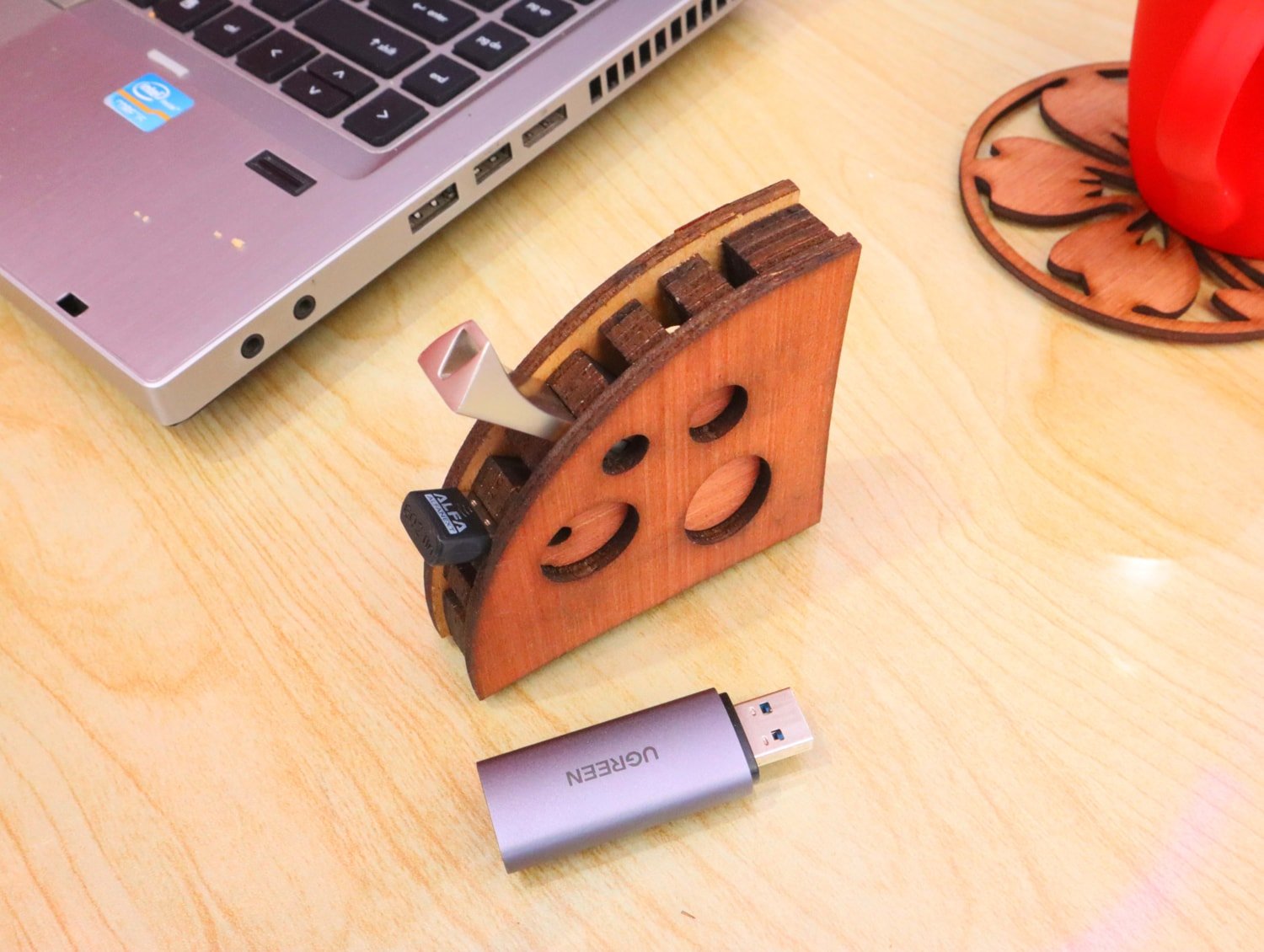 Макет Макет подставки для USB-флешки 4 мм для лазерной резки