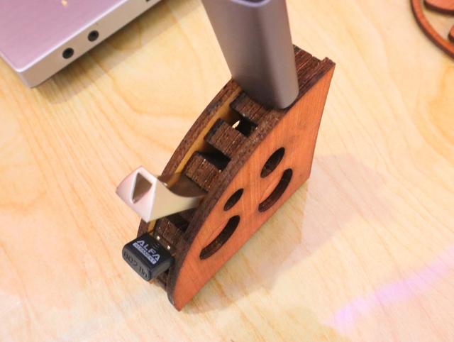 Макет Макет подставки для USB-флешки 4 мм для лазерной резки — изображение 6