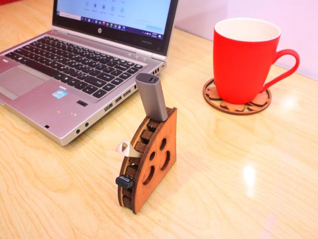 Макет Макет подставки для USB-флешки 4 мм для лазерной резки — изображение 4