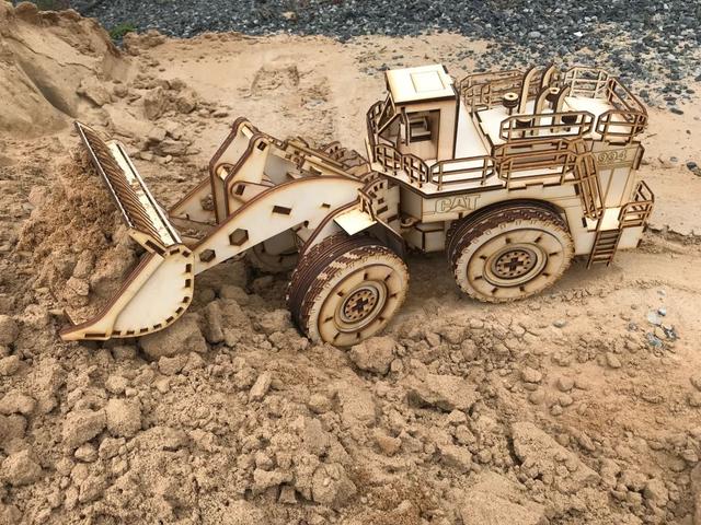 Макет Модель гусеничного погрузчика 994 в виде 3D-пазла для лазерной резки — изображение 3