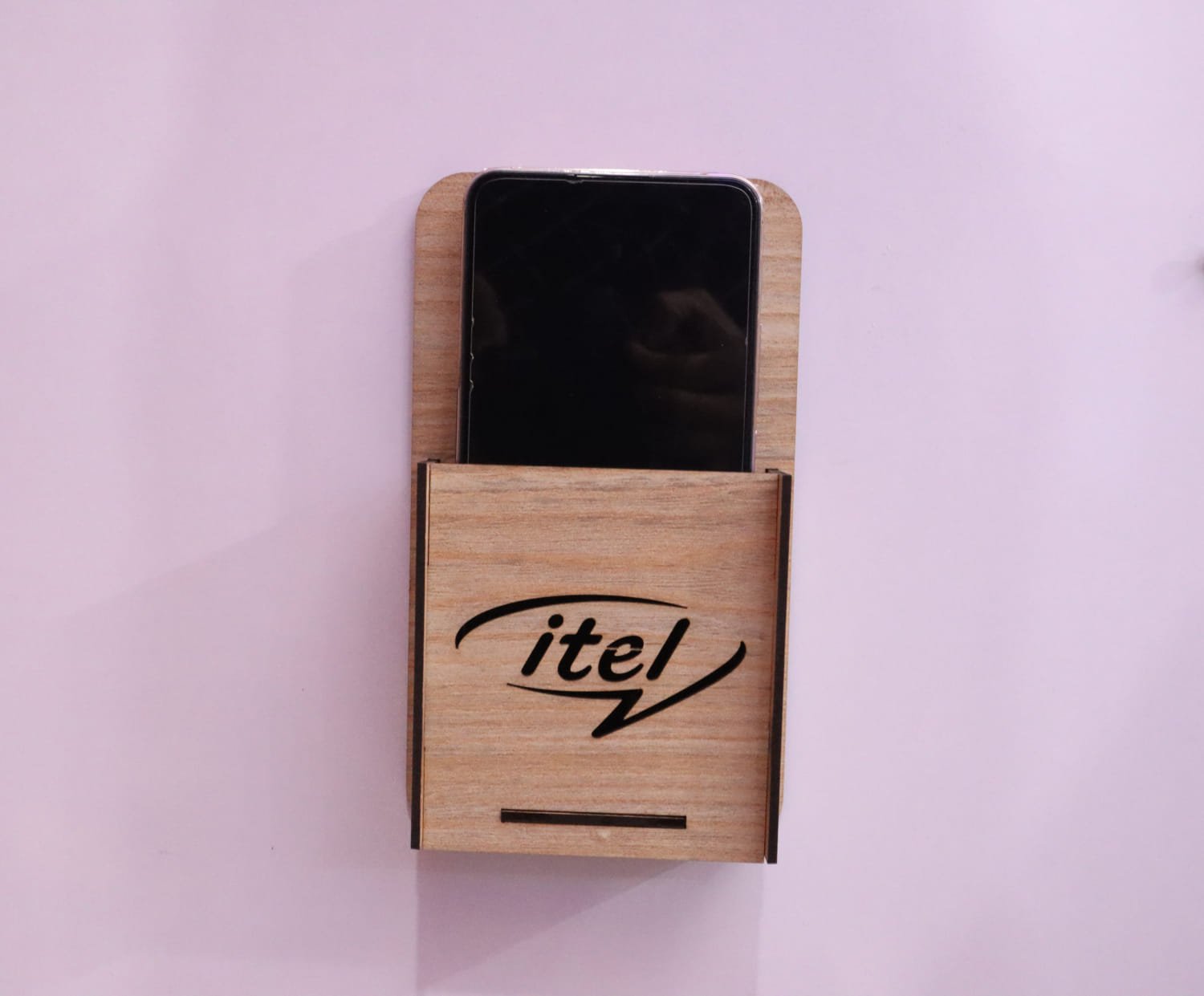 Макет Настенный мобильный держатель с логотипом itel для лазерной резки