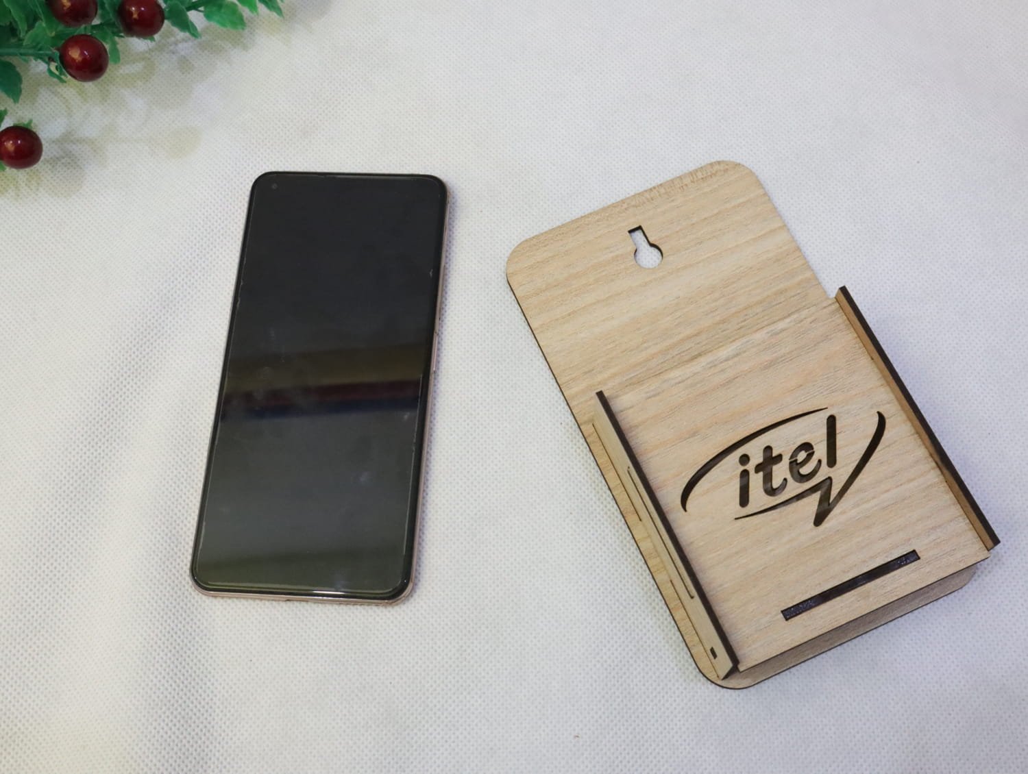 Макет Настенный мобильный держатель с логотипом itel для лазерной резки