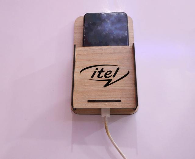 Макет Настенный мобильный держатель с логотипом itel для лазерной резки