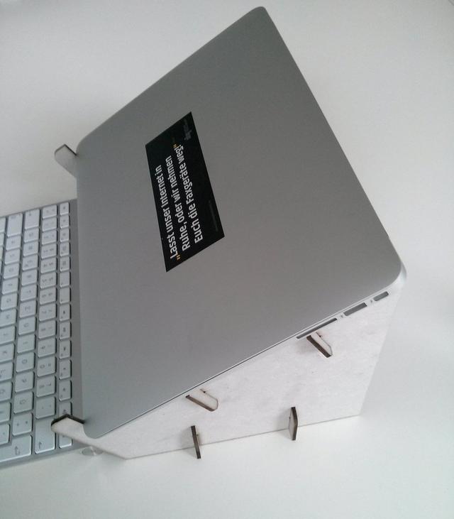 Макет Подставка для ноутбука MacBook Air из картона для лазерной резки файл SVG — изображение 3