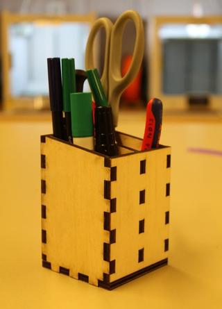Интересный макет Подставка для ручек для лазерной резки файл dxf