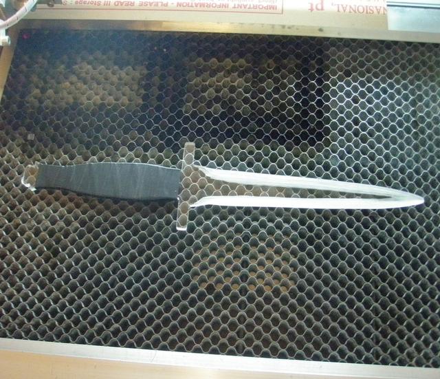 Макет Чертеж для лазерной резки акрилового ножереза-дагера