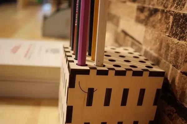 Макет Чертеж для лазерной резки подставка для ручек в виде куба — изображение 1