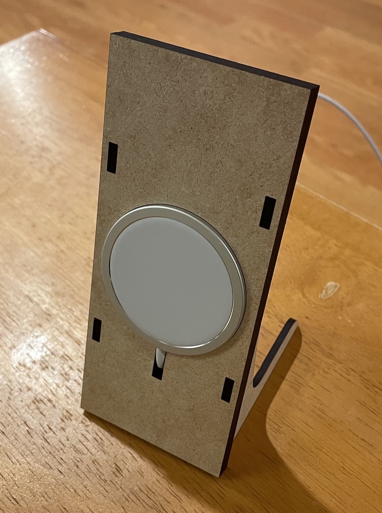 Макет Чертеж для лазерной резки подставки MagSafe для iPhone файл SVG