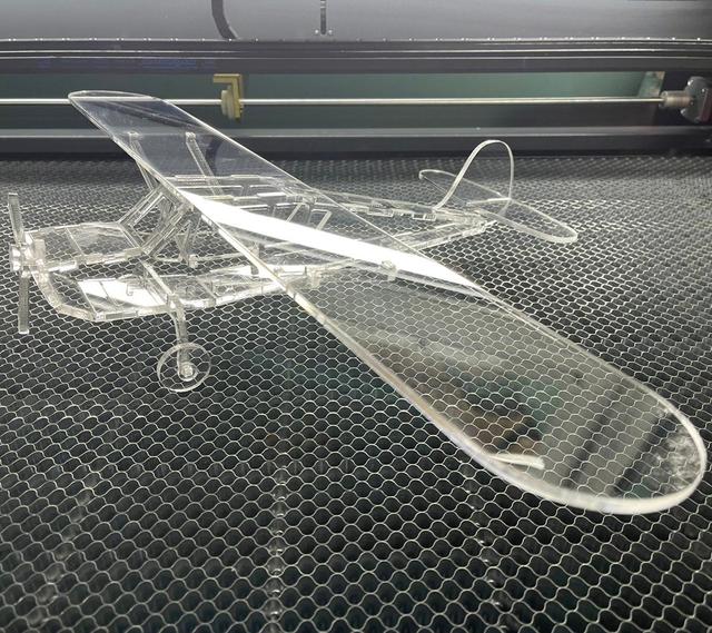 Макет Чертёж для лазерной резки 3D-пазл из акрила в виде лёгкого самолёта — изображение 1
