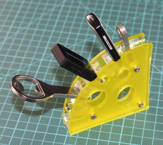 Макет держатель для USB-флешек в виде сыров для лазерной резки макет для станка — изображение 2