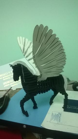 Интересный макет 3D-макет крылатой лошади для сборки вектор