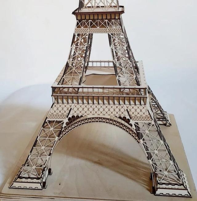 Макет 3D-модель Эйфелевой башни для лазерной резки файл SVG