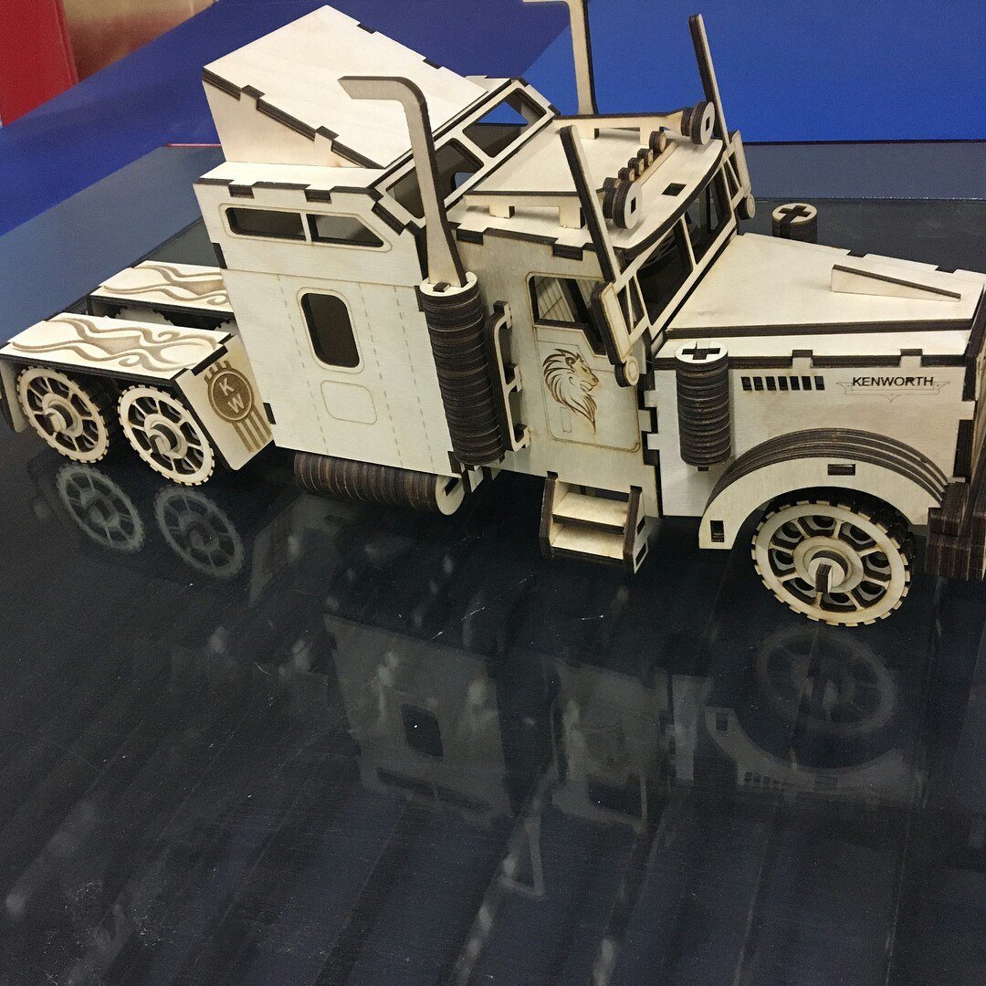 Макет 3D-модель грузовика Kenworth W900S для лазерной резки