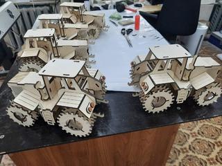 Интересный макет 3D-модель деревянного трактора для лазерной резки